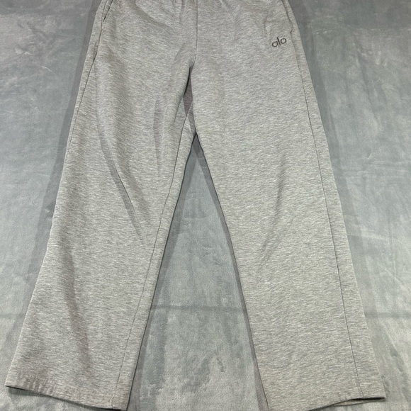 ALO Yoga Pants - Alo Accolade Women’s Straight Leg Sweatpant - Athletic Heather Grey Size S